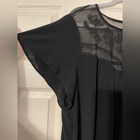 NWOT‎ TORRID Women’s Plus Size Crinkle Gauze Flutter
Sleeve Lace Mix Top Size 3X - Picture 5 of 7